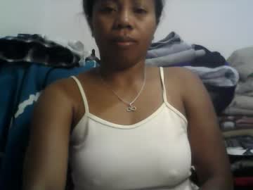 aicha_boobs