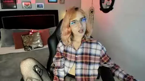 Live thumbnail for alice__moon__