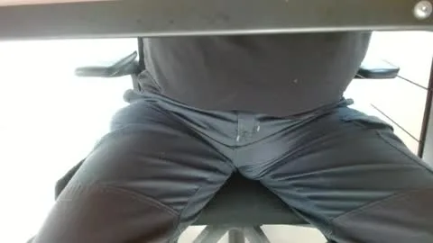Live thumbnail for alotofhairpussy