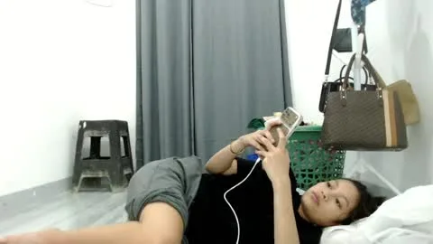 Live thumbnail for asian_slade