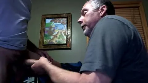 Live thumbnail for biguylovessuckingcock