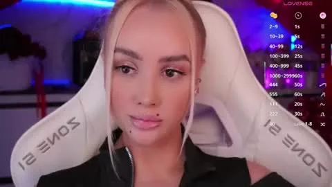 Live thumbnail for blond_diamond