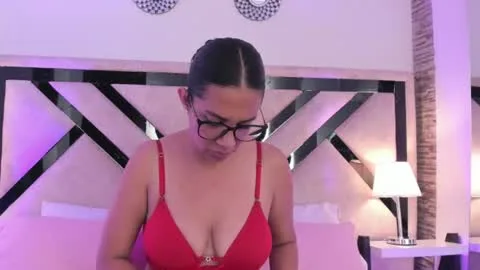 Live thumbnail for chloe_milf_