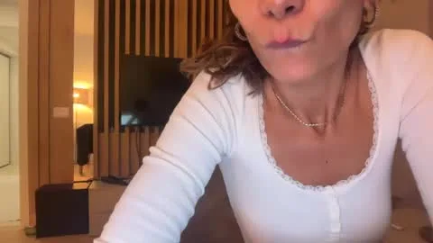 Live thumbnail for cristinabrunete