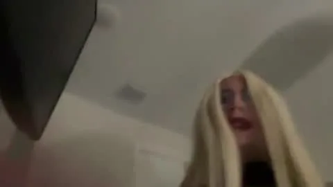 Live thumbnail for danicdgirl