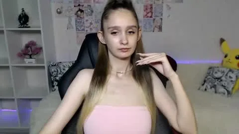 Live thumbnail for daniella_martin