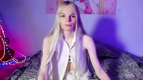 Live thumbnail for emily_nyaffe