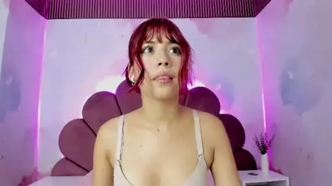 Live thumbnail for emilychan_