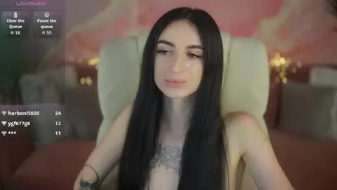 Live thumbnail for emilyymoon