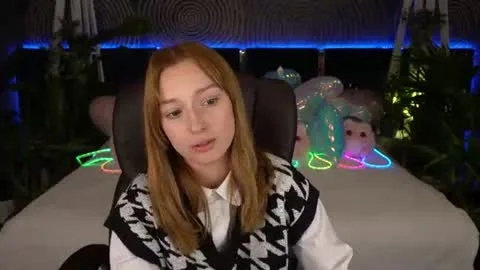 Live thumbnail for foxymayy
