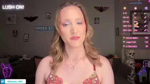 Live thumbnail for greenxxxqueen