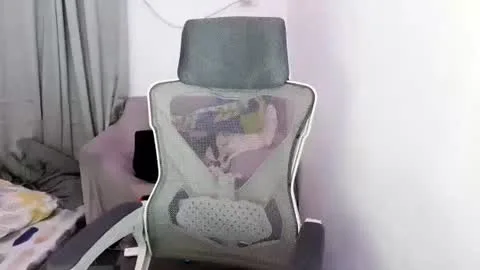 Live thumbnail for hollymollyxcum