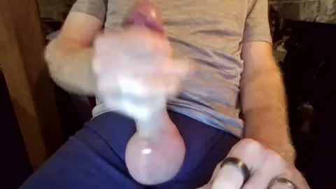 Live thumbnail for horny_hubby0077