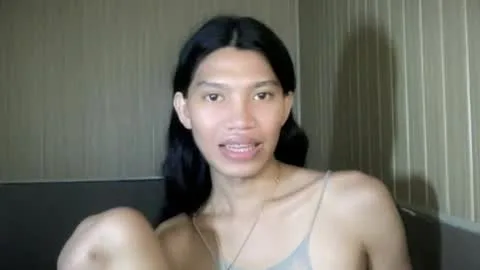 Live thumbnail for ichbindein_revedamour
