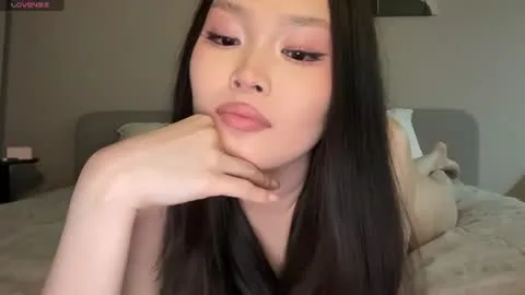 Live thumbnail for jennie_yung