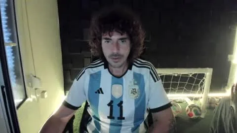 Live thumbnail for joaquin420_hot