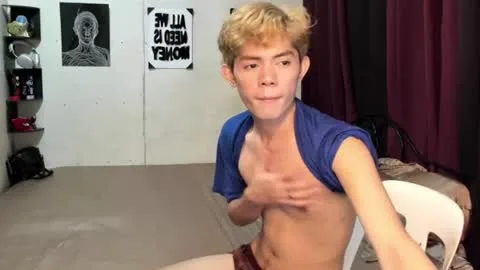 Live thumbnail for kianhot_twink
