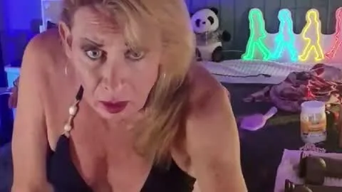 Live thumbnail for kristinsnowbunny