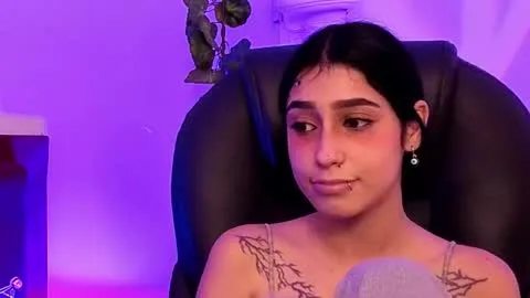 Live thumbnail for lilithcollins