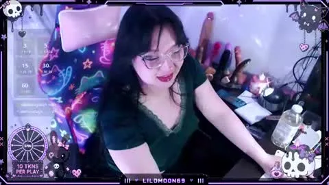 Live thumbnail for lilomoon69