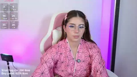 Live thumbnail for lilyrouse_