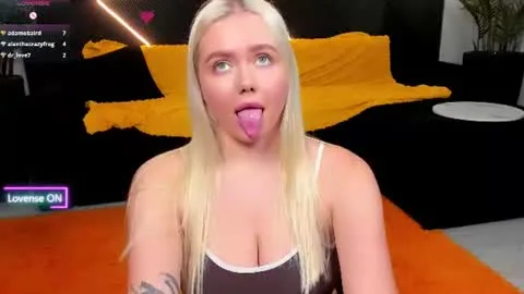 Live thumbnail for lola_presley
