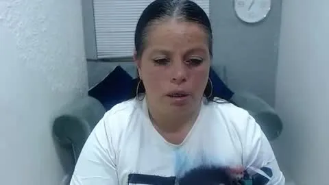Live thumbnail for lorenamilf69