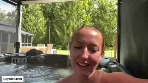 Live thumbnail for lucyallen4201