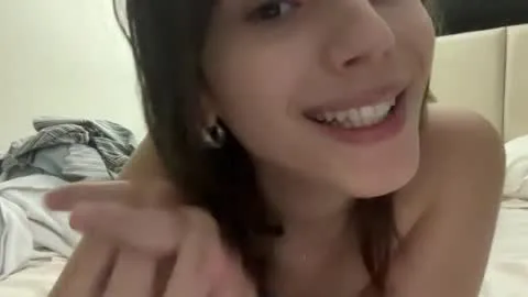 Live thumbnail for lucytgirl222