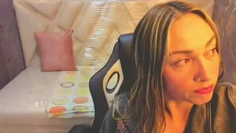 Live thumbnail for lunamoon_a