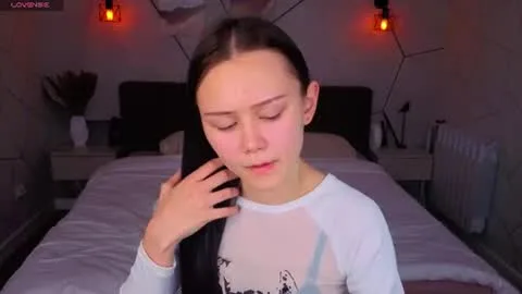 Live thumbnail for mariana_weiss8