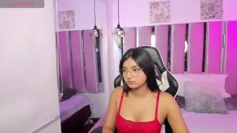 Live thumbnail for mia_cherry08_