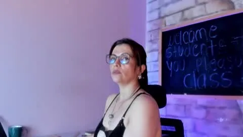 Live thumbnail for milenahot__69