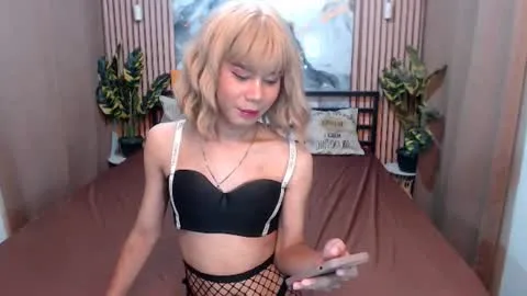 Live thumbnail for misstransstella69