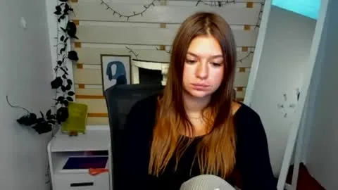 Live thumbnail for monika_youu