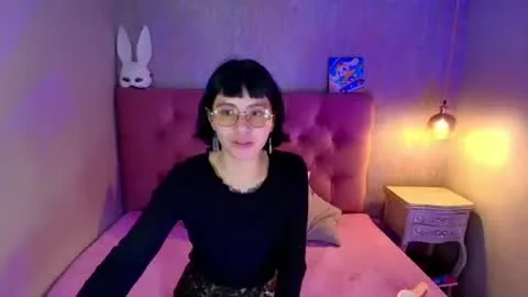Live thumbnail for mooncharlotte