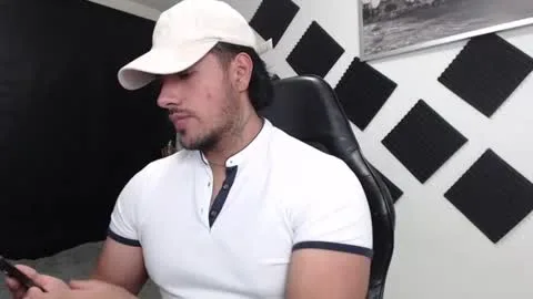 Live thumbnail for mr_real_aaron