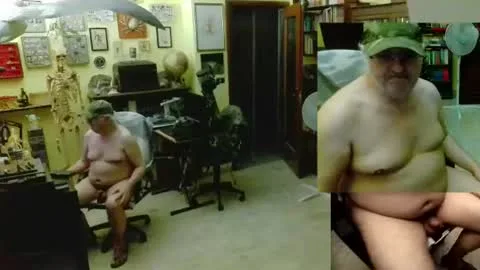 Live thumbnail for nakednudist72