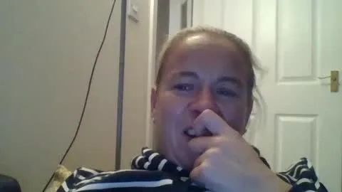 Live thumbnail for naughtyjennyblondeuk