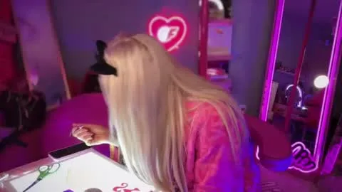 Live thumbnail for plasticfuckdoll