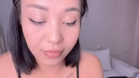 Live thumbnail for purrrfectmiko