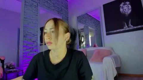 Live thumbnail for reina_cummings
