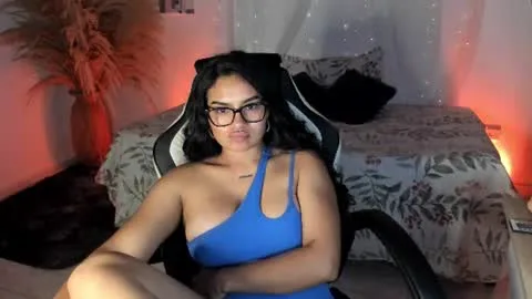 Live thumbnail for riana_kean