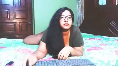 Live thumbnail for sarahdiazqxxx