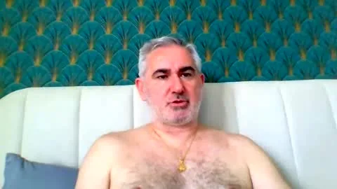 Live thumbnail for sexy_italiandaddy