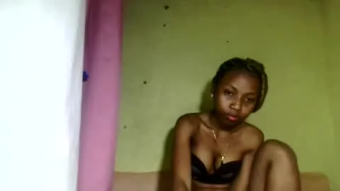 Live thumbnail for sexylittlebitch261