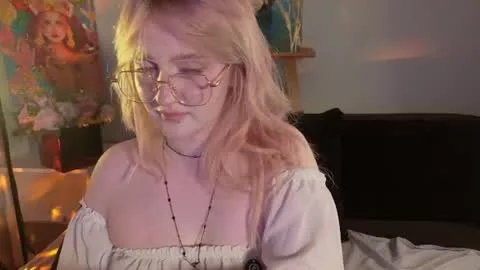 Live thumbnail for snowflakeskitty