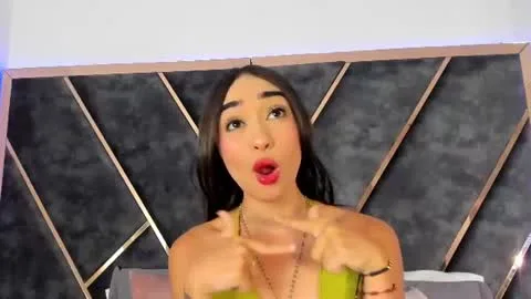 Live thumbnail for staciemoon