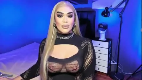 Live thumbnail for suckablecockoffreya