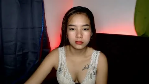 Live thumbnail for the_girl_in_the_street